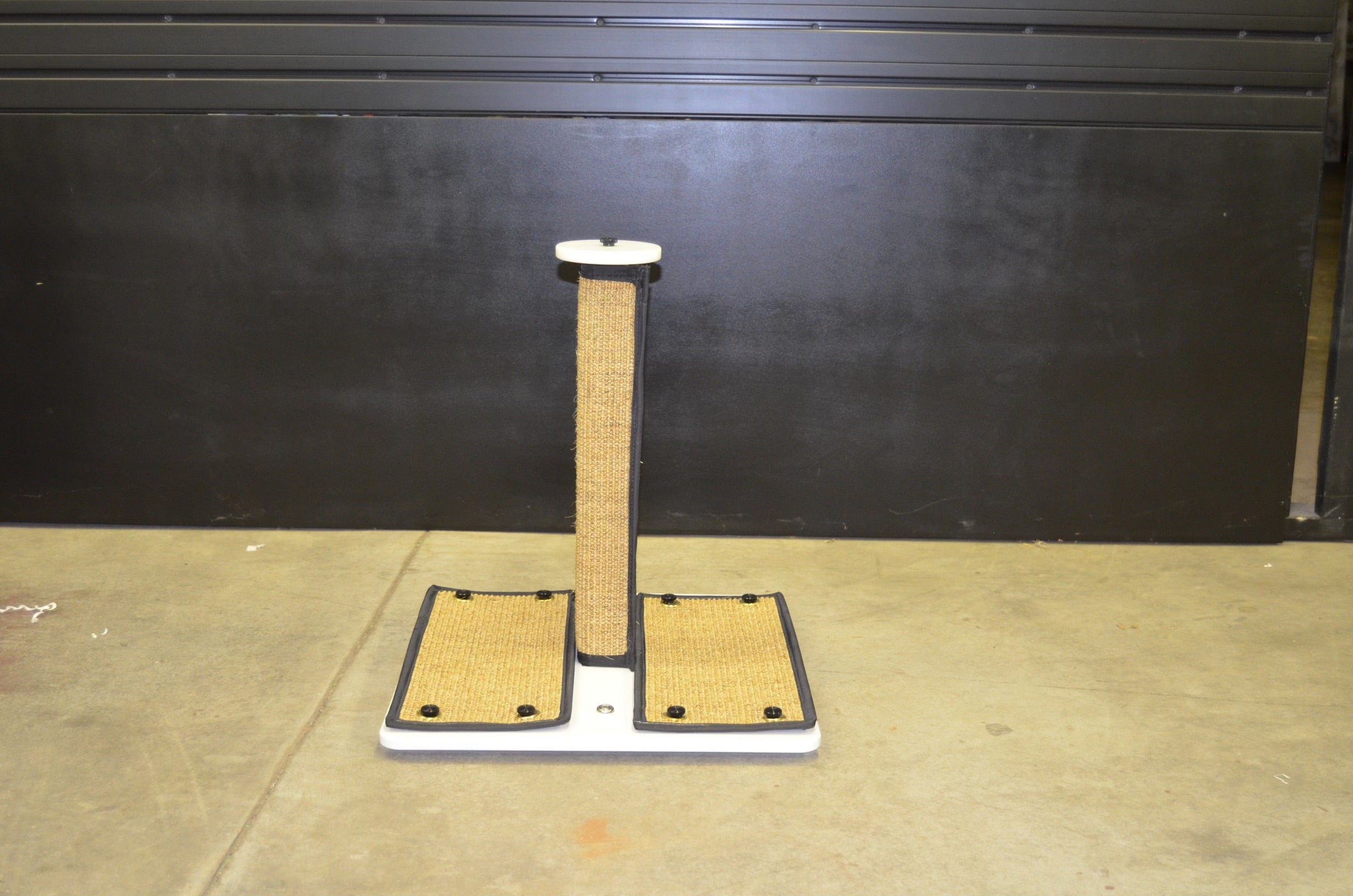 CRIJO Forever Scratch Post